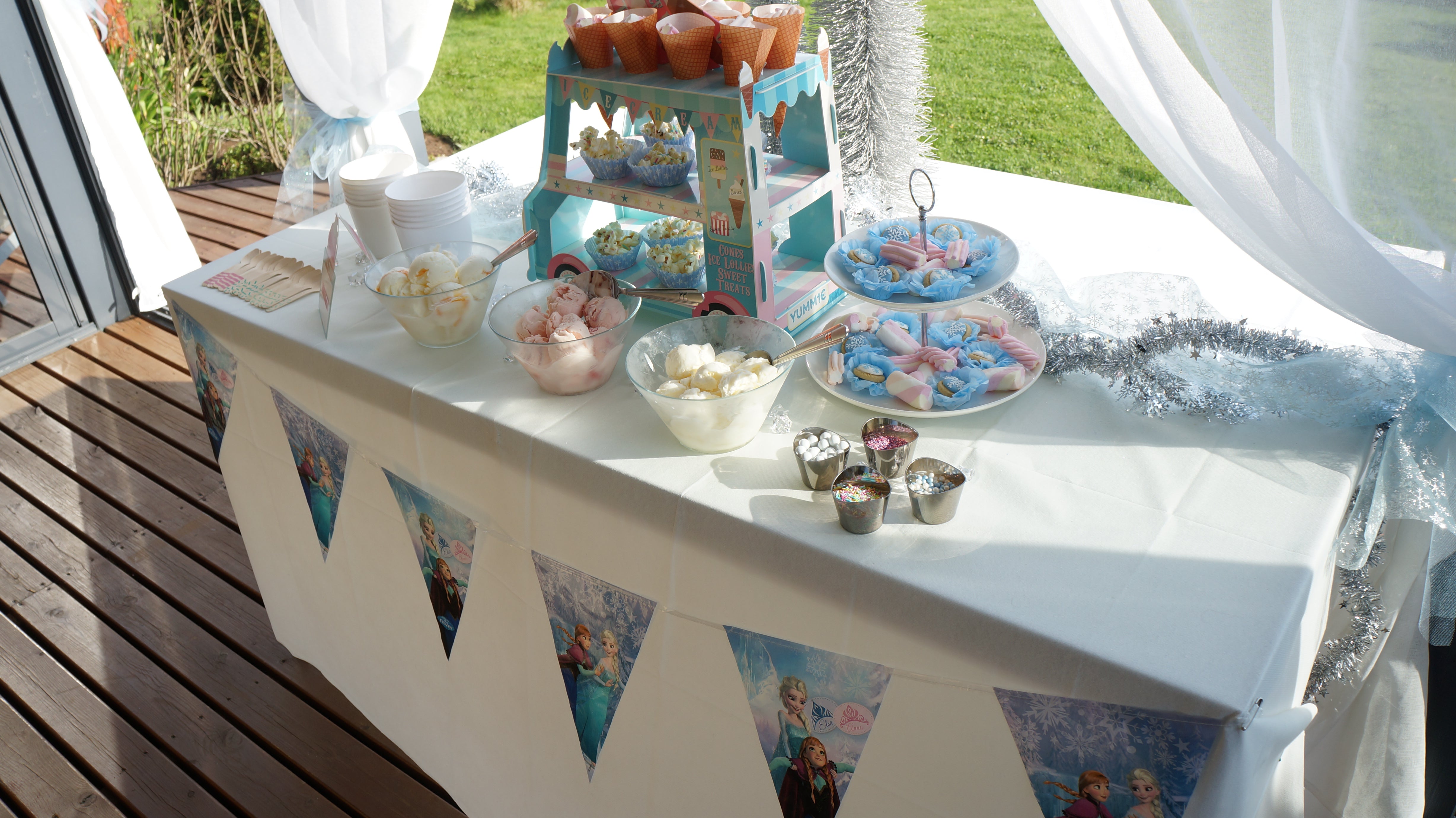 Frozen-teemaiset tarjoilu- ja koristeluideat ikimuistoisiin juhliin