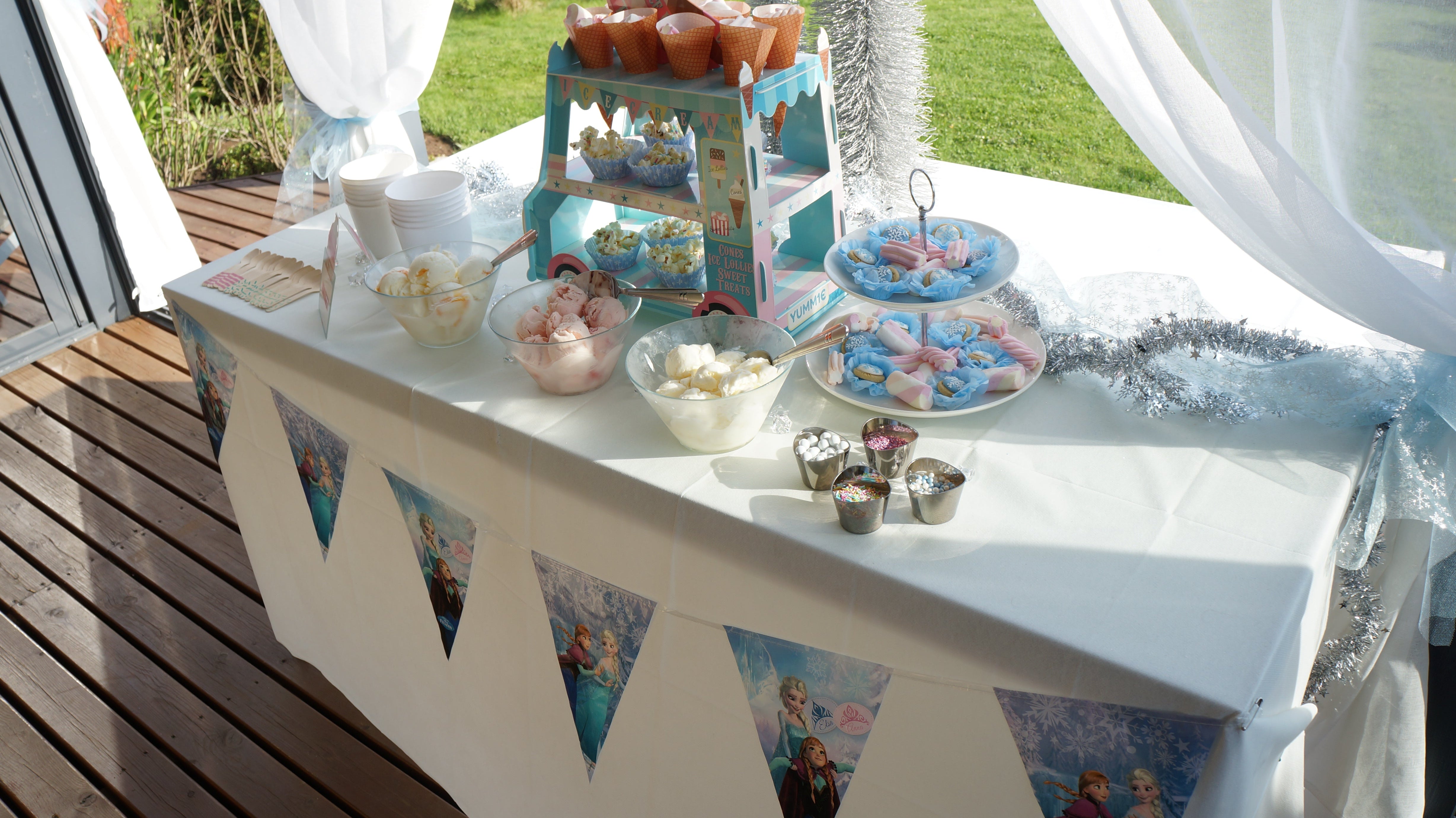 Frozen-teemaiset tarjoilu- ja koristeluideat ikimuistoisiin juhliin