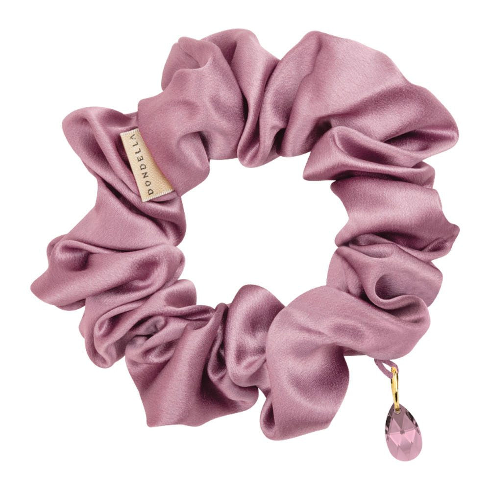 Lila silkkinen scrunchie, jossa kristallikoriste