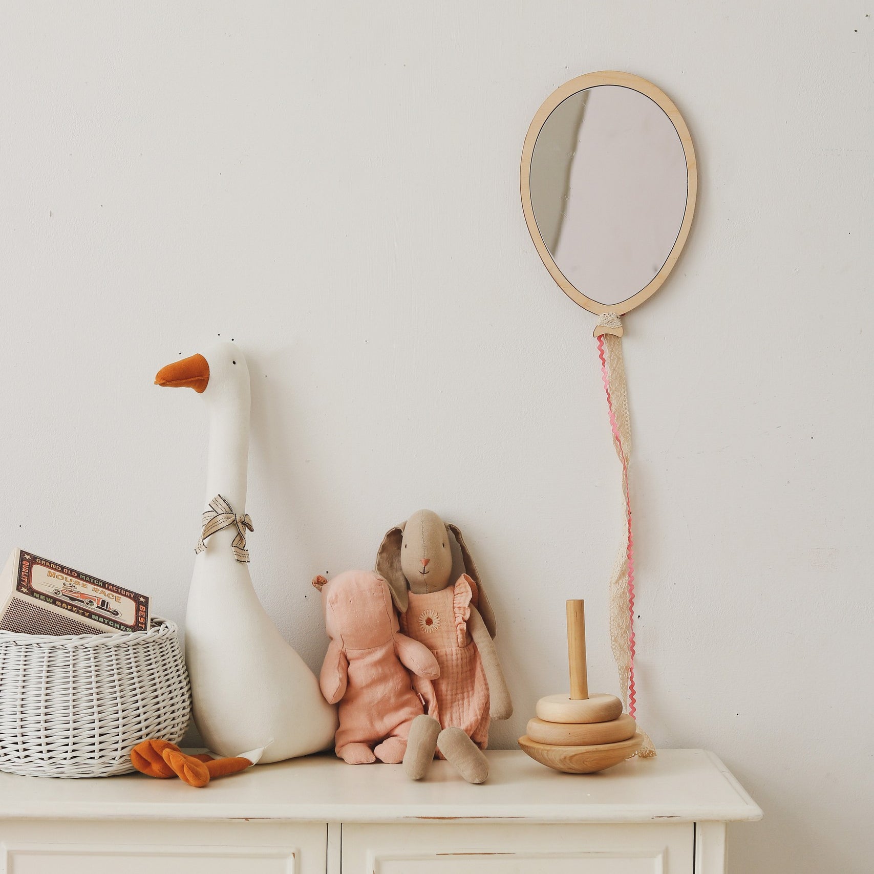 Kids Room Balloon Mirror – Child-Friendly Acrylic & Wood