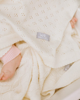 LOVE Gift Set For Baby - Blanket and Bonnet