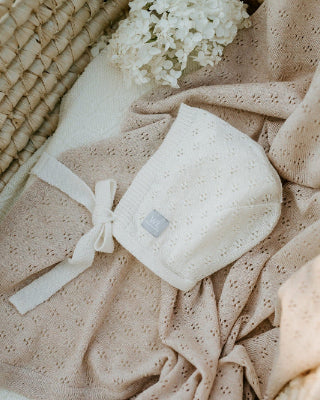 LOVE Gift Set For Baby - Blanket and Bonnet