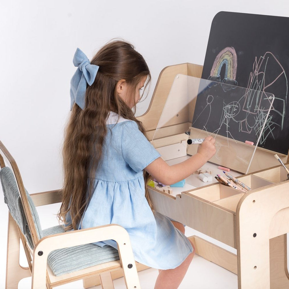 Multisensory Art Table/Desk Luula