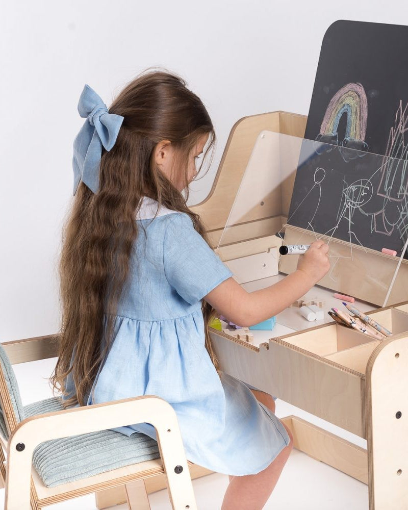 Multisensory Art Table/Desk Luula