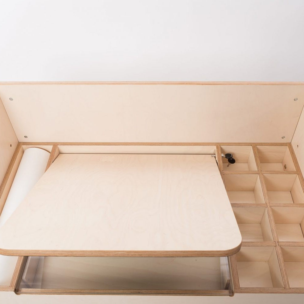 Multisensory Art Table/Desk Luula