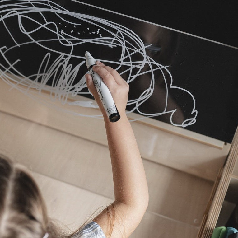 Multisensory Art Table/Desk Luula