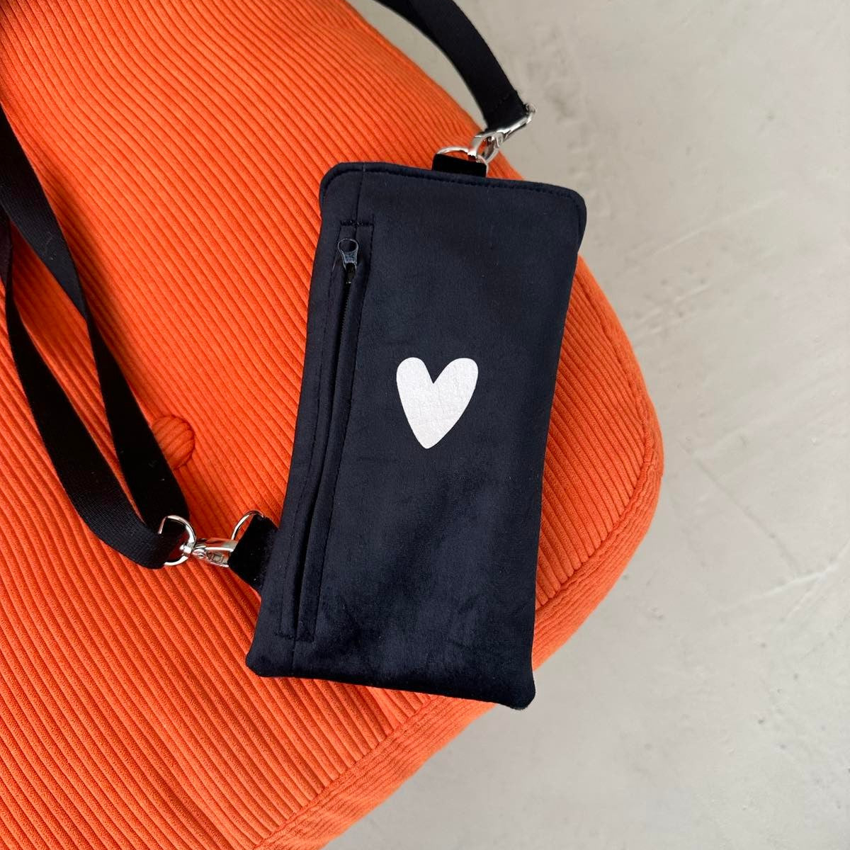 Phone Bag Heart - Black