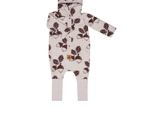 Vauvojen jumpsuit tammenterhokuosilla