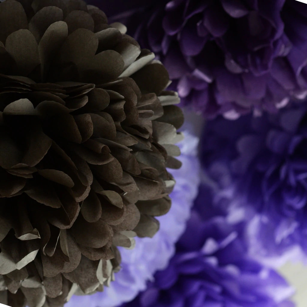 Pom pom silkkipaperikukka 25 cm / tummanharmaa - Decora House