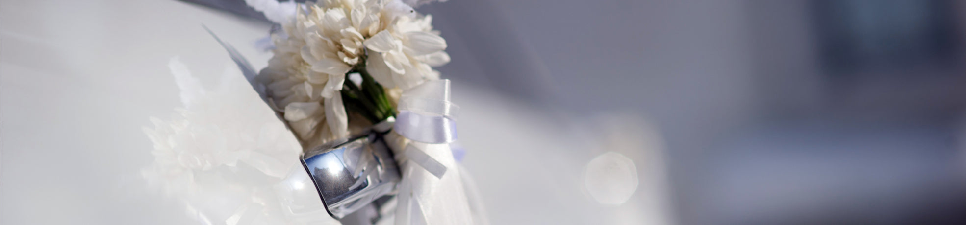 Kukkakoristeet hääauton koristeluun