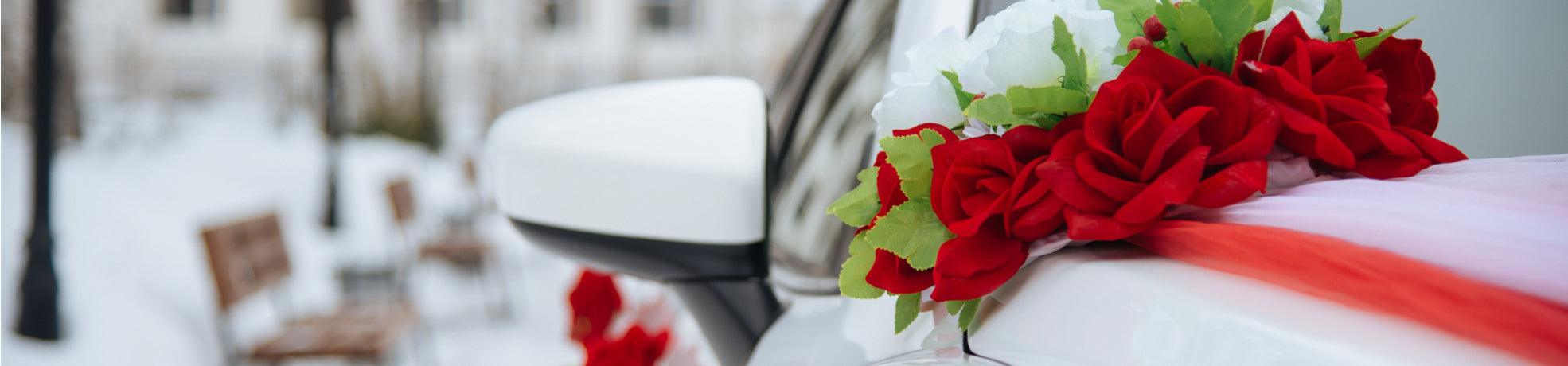 Leveät organza- ja satiininauhat hääauton koristeluun