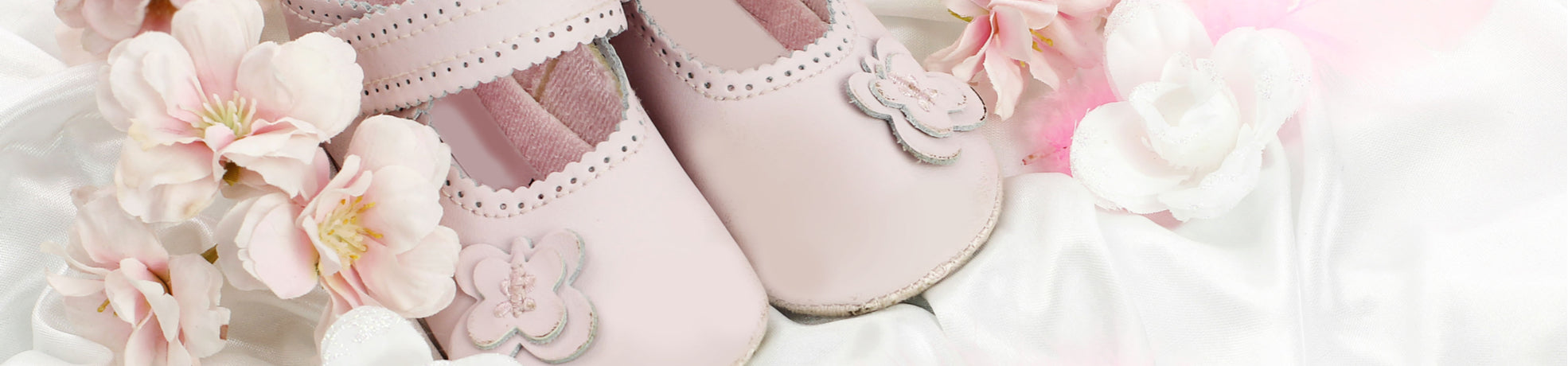 Tyttövauvan ristiäiset & nimiäiset