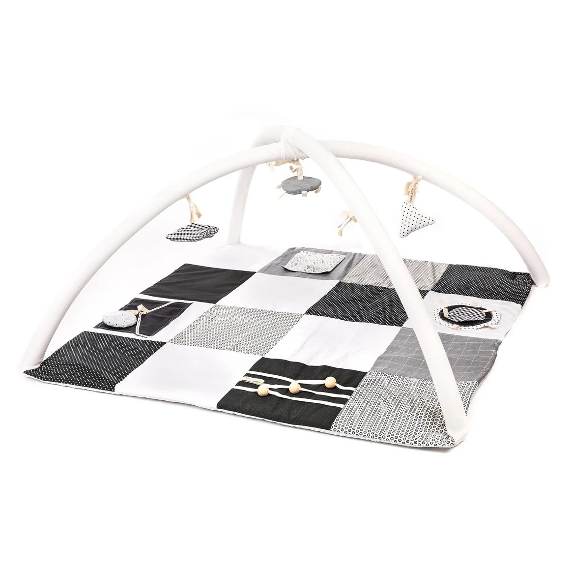 Vauvan leikkimatto luomupuuvillasta mustavalkoisena. Leikkimaton koko 10x100cm.