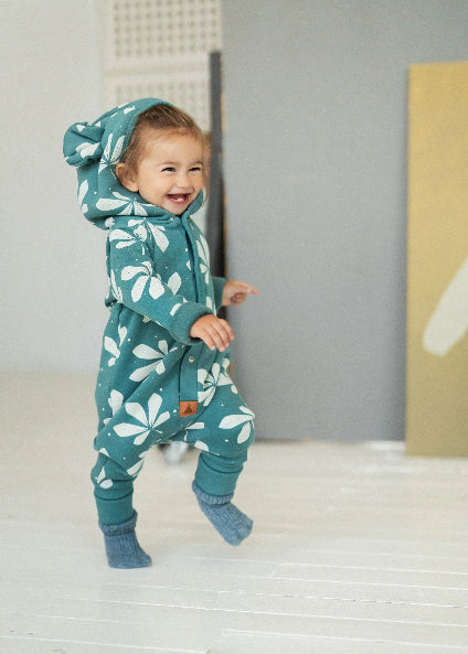 Lasten ja vauvojen jumpsuit nallen korvilla, turkoosinvihreällä värityksellä