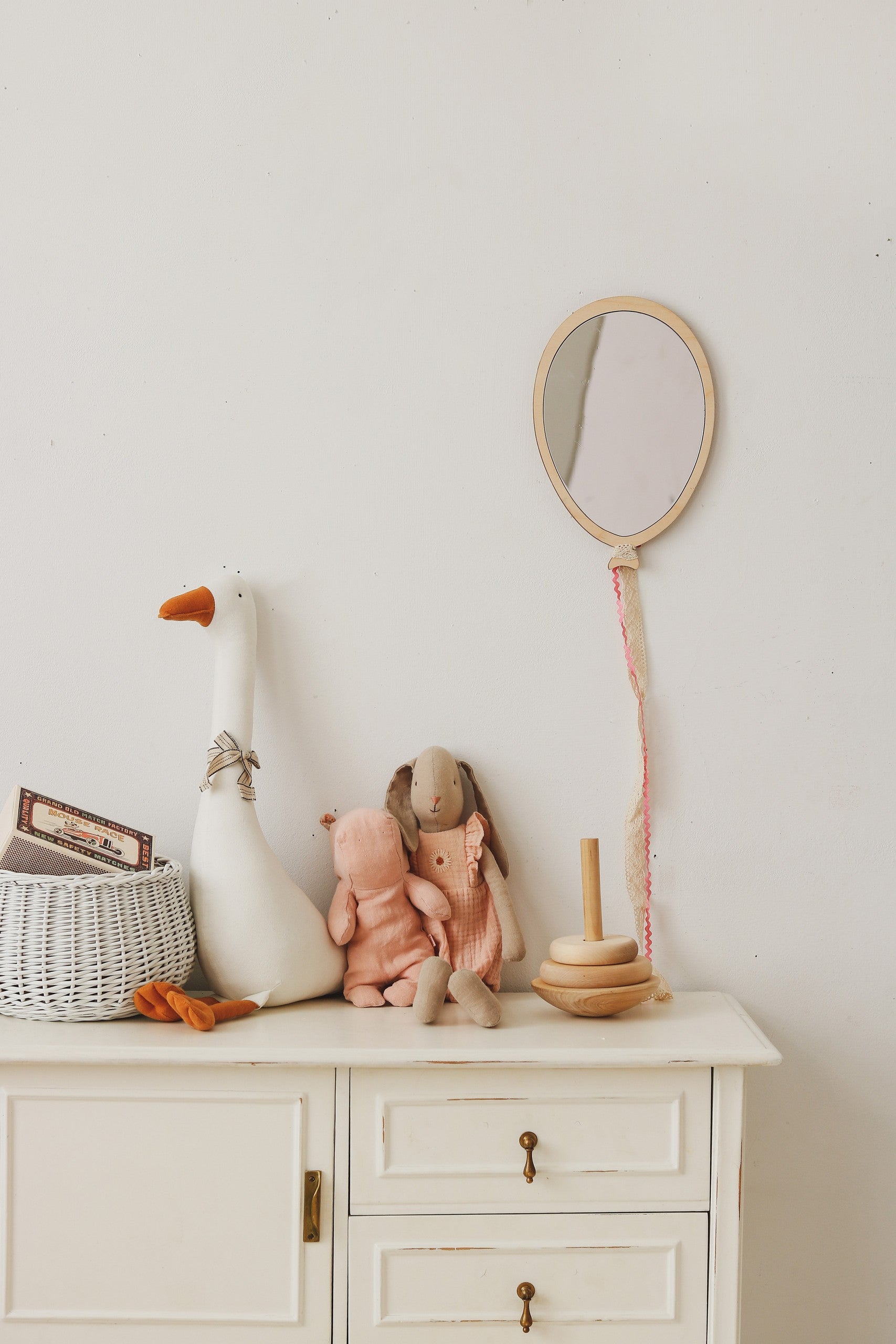 Kids Room Balloon Mirror – Child-Friendly Acrylic & Wood