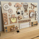 Montessori aktiviteettitaulu lapsille ovilla ja lukoilla (40 x 60 cm)