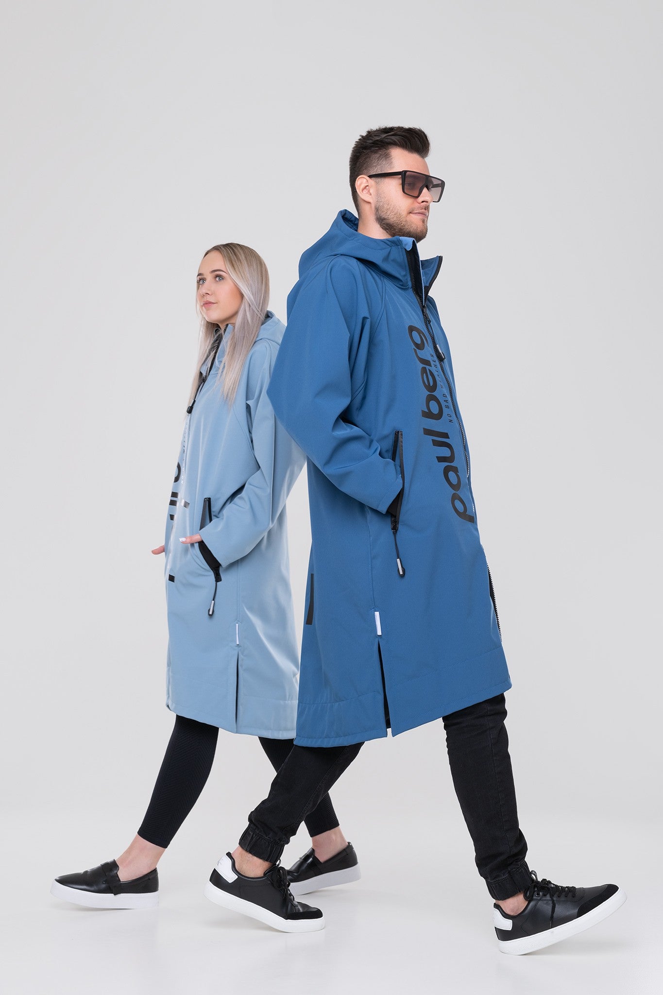 Kevyt ulkoilutakki sininen unisex Paul Light Outdoor Robe miehellä ja naisella