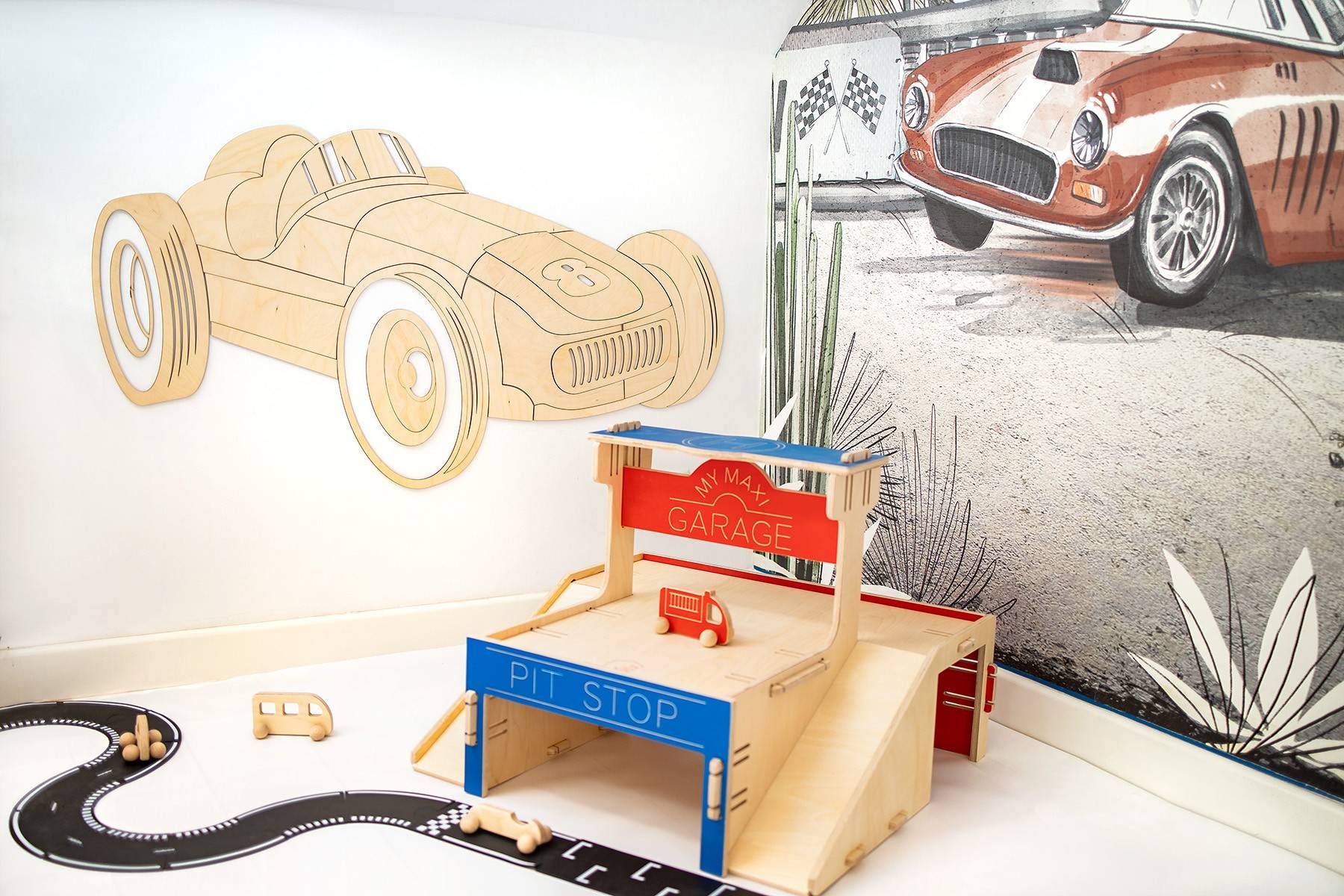 Puinen retro auto seinäkoriste lastenhuoneeseen