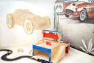 Puinen retro auto seinäkoriste lastenhuoneeseen